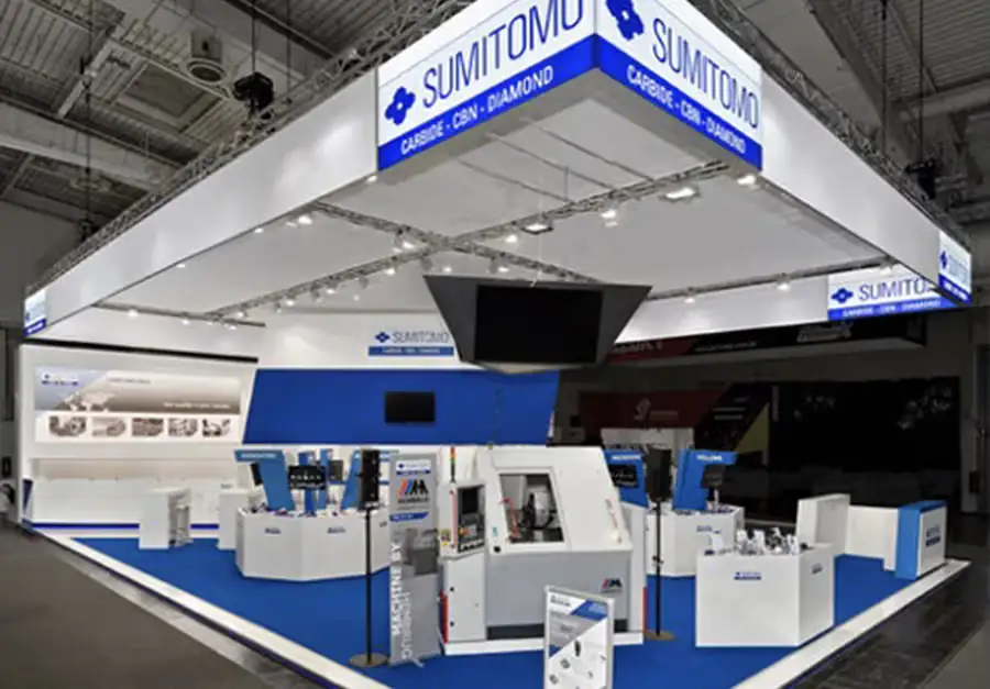 Messestand Sumitomo – Lüco Messebau Von Lüco gebauter Messestand für Sumitomo mit ausgestellter Werkzeugmaschine in Blau-Weiß